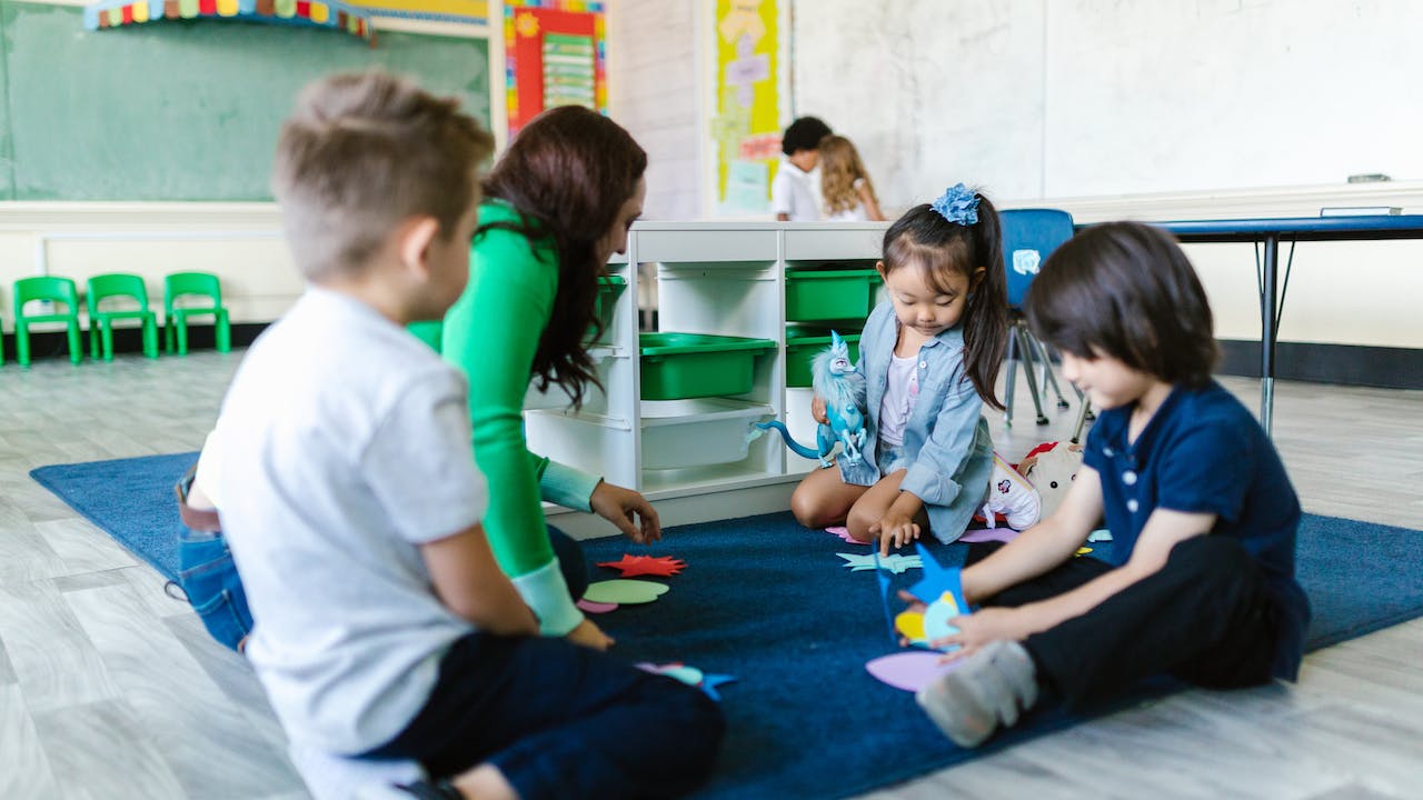 Canadian teacher with vulnerable sector check to work with students in classroom